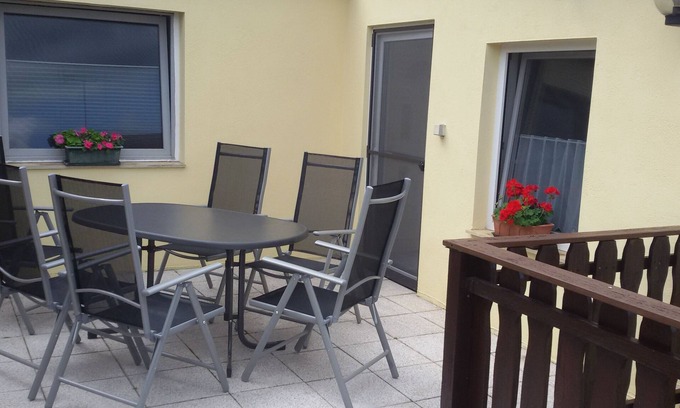 Laucha an der Unstrut Apartamento | apartamento de la familia grande con terraza, directamente en el carril bici Unstrut