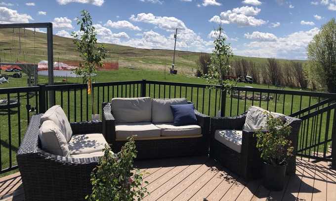 Cardston County Casa | Large, Family Friendly Country Full house near Waterton and Cardston