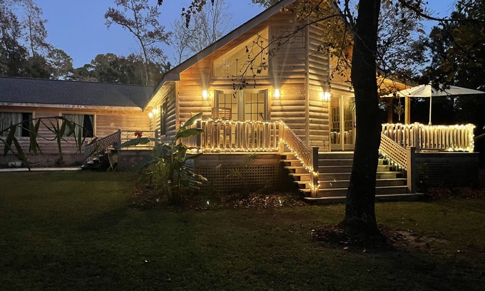 Murrells Inlet Casa | Large family home getaway.Hop and skip to beaches, miniature golf and nightlife