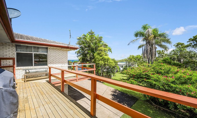 Crescent Head Casa | LARGE FAMILY HOME WITH OCEAN VIEWS SUIT EXTENDED FAMILIES