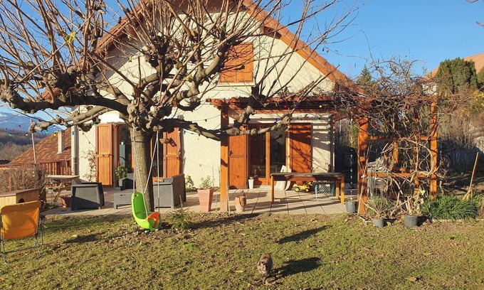 Jarrie Casa | Large family home between countryside and mountains