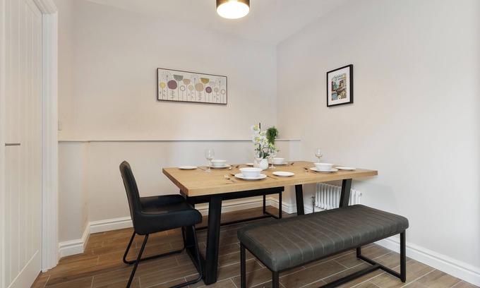 Hillsborough Casa | Large family home near the Peak District and Sheffield Centre.