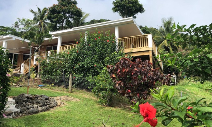 Nikao Tapere Casa | Gran casa familiar, tranquila ubicación en la ladera con vistas al Pacífico