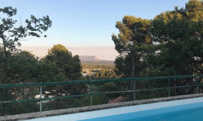 Venelles Casa | Large family home, view of Sainte Victoire