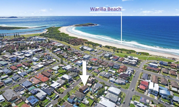 Lake Illawarra Casa | Large Family Home @ Warilla Beach