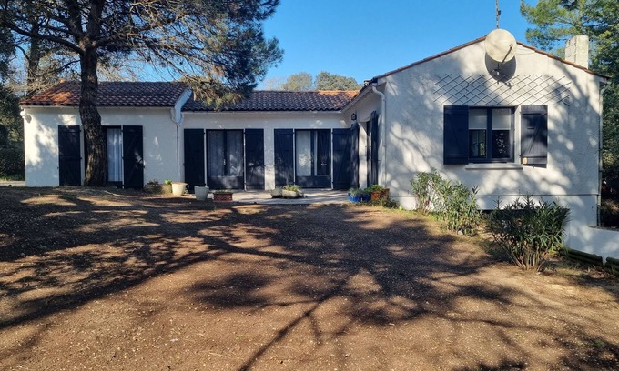Saint-Pierre-d'Oleron Casa | Large family house, large garden in an oyster site close to the beach
