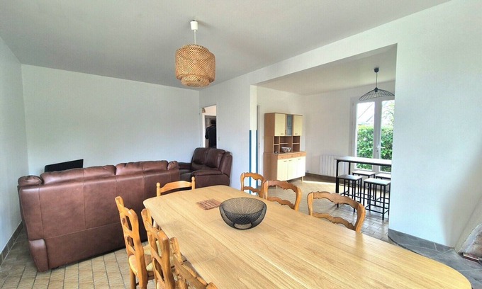 Lancieux Casa | Large family house - near beach