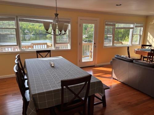 West Milford Casa | Large family house on the lake