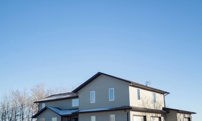 Hague Casa | Large Family Oriented Home- escape from the city and enjoy the SK countryside!