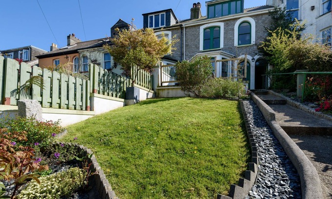 Pelynt Casa | Large family property with parking. Close to Looe town centre.