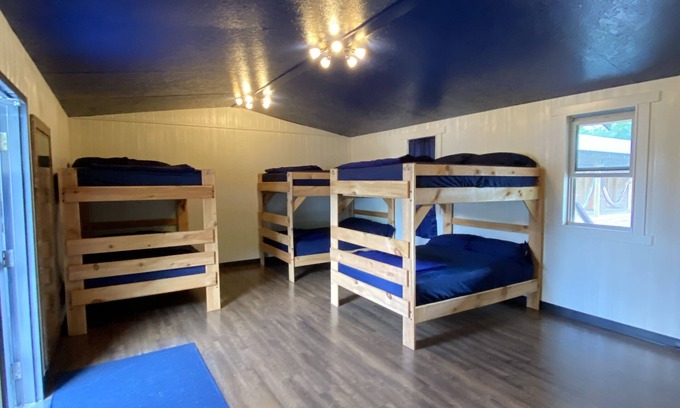 Port Matilda Cabina | Brand New Bunkhouse-Capacidad 10