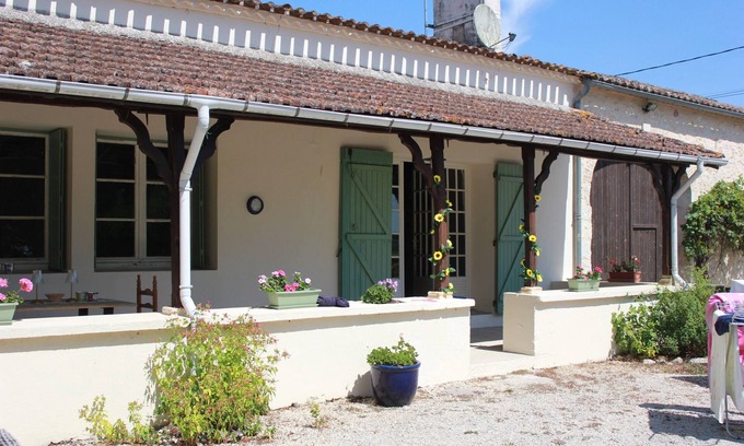 Saint-Jean-de-Duras Otro | Casa de familia grande y amigable con mascotas con motivos sustanciales y piscina