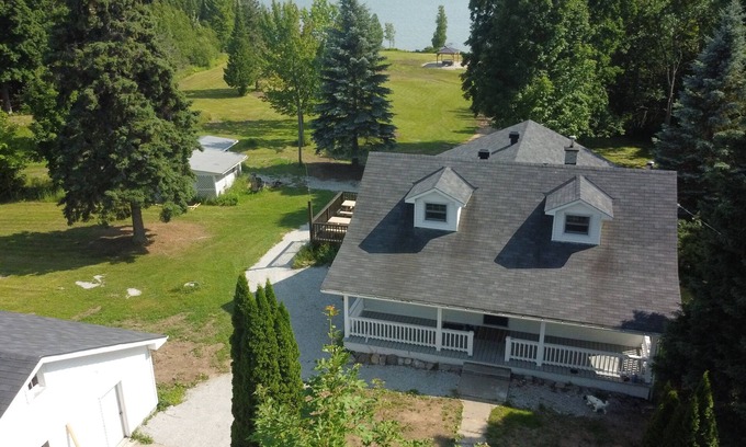 Algoma District Cabaña | Large farmhouse style cottage located on three acres of waterfront property.
