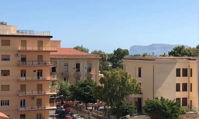 Corso dei Mille - Sant'Erasmo Apartamento | Large flat near Botanical Garden & Central Station