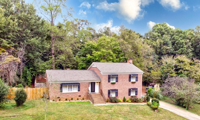 Rock Hill Casa | Large four bedroom in a quiet neighborhood.