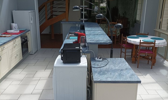 Sainte-Croix-sur-Aizier Casa | Large 200m2 house set in wooded grounds