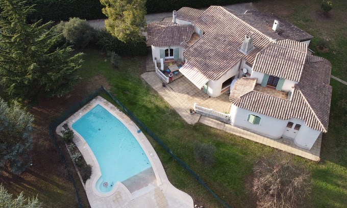 Saint-Genies-de-Malgoires Casa | Gran casa con piscina de hidromasaje, 5 habitaciones con baño privado y wc
