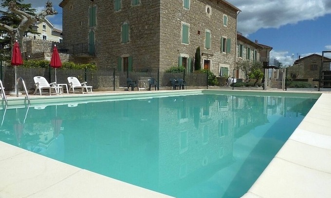 Canaules-et-Argentieres Apartamento | Gran apartamento en casa de pueblo del siglo 19 - piscina compartida, WiFi y TV por satélite