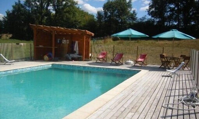Villeneuve d'Aveyron Cabaña | Gran casa rural en la casa de piedra renovada de 'Leymou' en Parisot