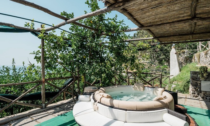 Maiori Apartamento | Large Green House