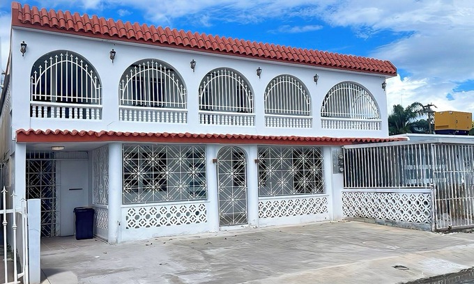 Sabana Abajo Casa | Large Group Stay for 15 Near Beaches & Airport