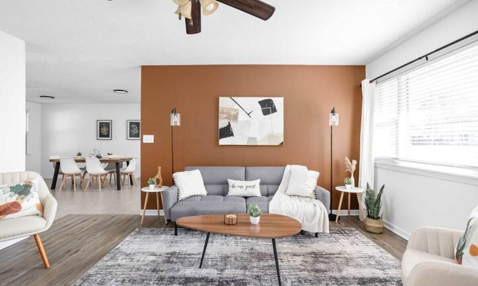 Noblesville Casa | Large Groups, Grand Park, Noblesville Home
