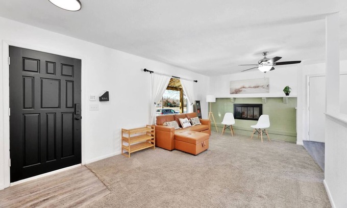Wichita Casa | *Large groups welcome! Sleeps 10!*