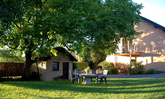 Nimshuscheid Apartamento | Comodidad Apartamento para 9 personas con caseta de jardín separada y sauna, Eifel
