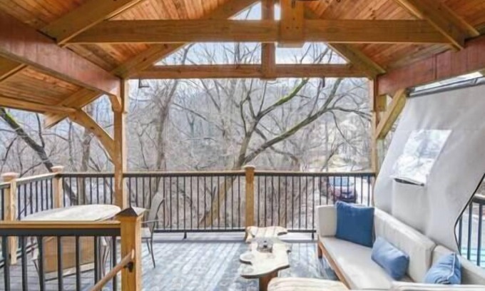 North Adams Casa | Large hilltop villa with hot tub!