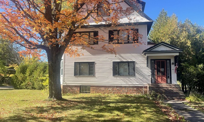 Laurium Casa | Large Historic home near Swedetown Trails-pet friendly