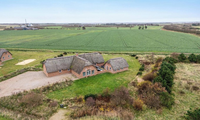 Vedersø Klit Casa | Large holiday home for 20 people with large pool, Hot tub for 7 people and activity room.