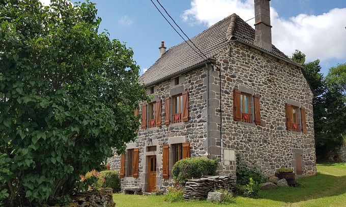 Valuejols Cabaña | Gran casa de vacaciones en Cantal, en el corazón del parque volcánico de Auvernia
