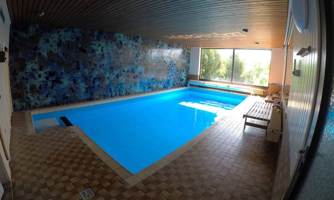 Altmorschen Casa | Gran casa de vacaciones con piscina y sauna para 8 (-10) personas en el centro del valle de Fulda