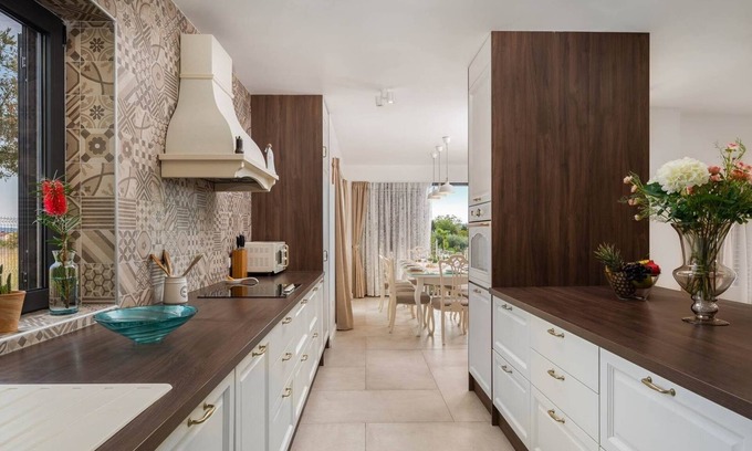 Kastel Stari Villa | gran villa de vacaciones en alquiler cerca de Split, villa de vacaciones en Croacia con piscina, aire acondicionado, paseo a la ciudad villa Croacia