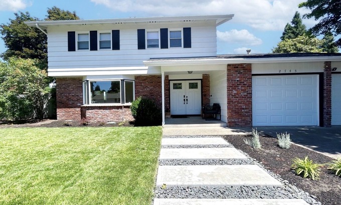 Eugene Casa | Large Home - 2200 Sq. Ft. - Near Campus - Hot Tub!