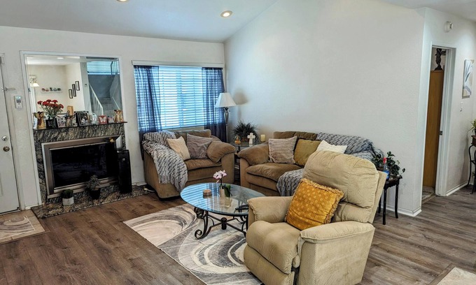 Northwest Torrance Casa | Large home 5 Minutes To South Bay Beaches! 30 mins to LA/Hollywood Theme Parks