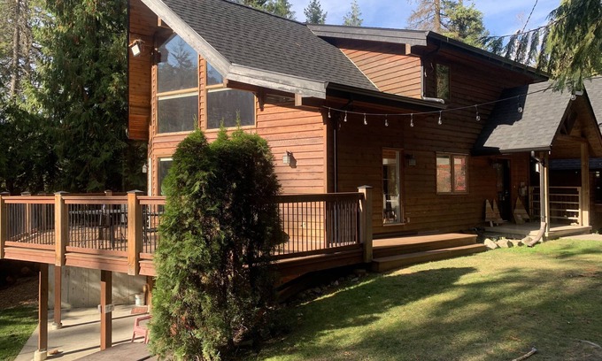 Vernon Casa | Large home near lakes and mountains