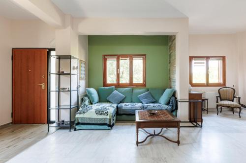 Epanomi Apartamento | Large Home near Potamos Beach