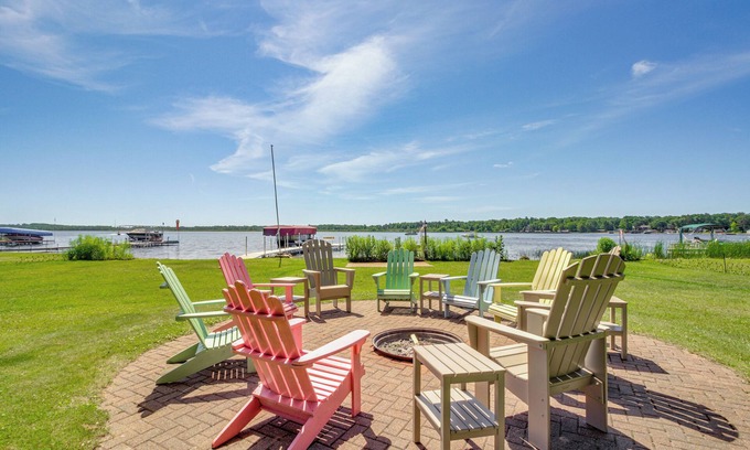 Nisswa Cabina | ¡NUEVO! Gran casa en el lago Edward w / Deck & Fire Pit!