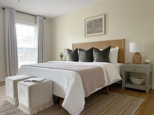 Whitemarsh Island Casa | Large Home Sleeps 10 Beach & Downtown Dog Heaven