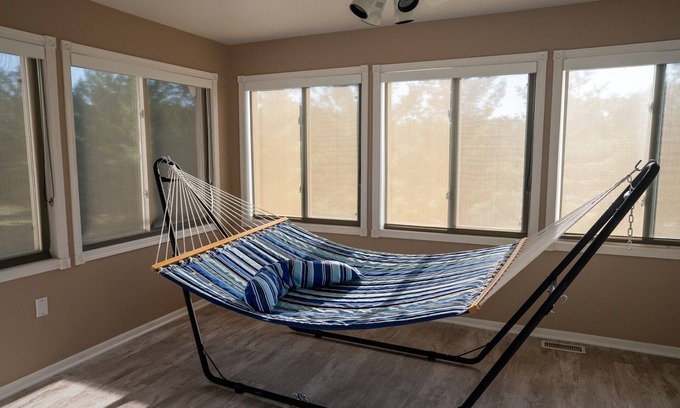 Newton Casa | Large home with foosball & pool tables, theatre room, XL kitchen (pet friendly!)