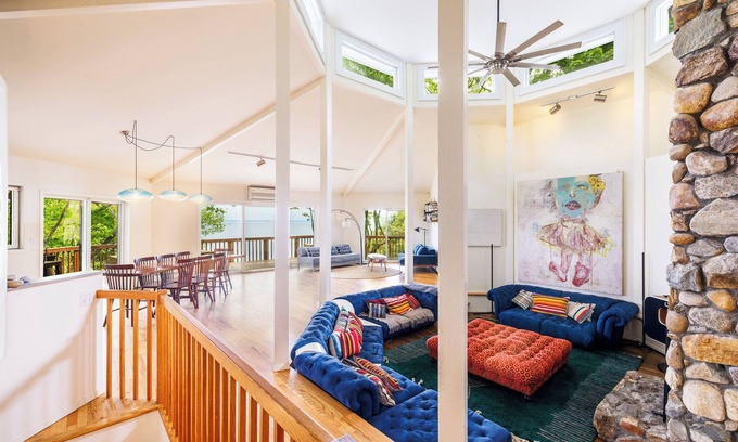 Baiting Hollow Casa | Sea uno con el océano en esta casa de bajo acantilado con vistas de 180 grados