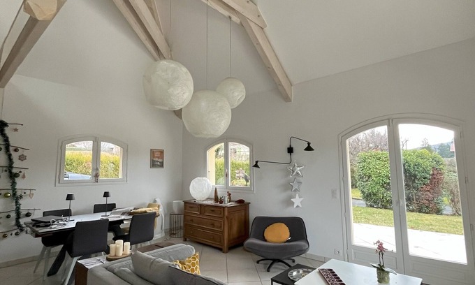 Menthon-Saint-Bernard Casa | Large house with ++ view, quiet, large garden, very close to lake and village