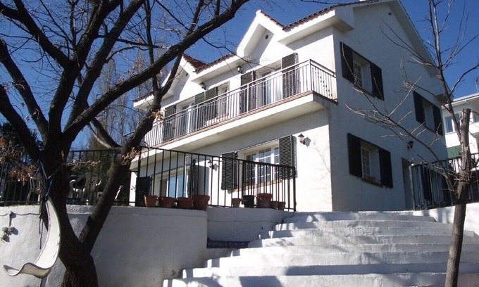 Miraflores de la Sierra Casa | Gran chalet con jardín y piscina cerca de Madrid a 1200 metros de altitud.