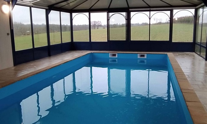 Chemire-en-Charnie Cabaña | Gran casa con piscina privada, 7 habitaciones y vistas al campo