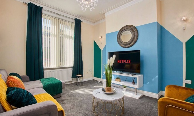 Heaton Apartamento | Large House in Newcastle City Centre - Sleeps 12