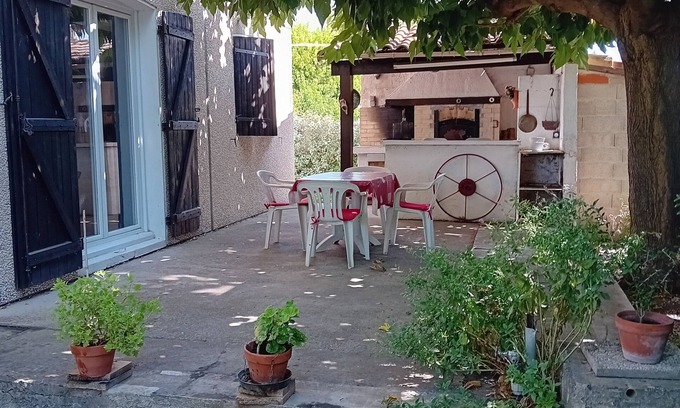 Entressen Casa | Large house in Provence village of Entressen with enclosed garden planted with trees, quiet location