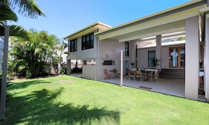 Bargara Casa | Large House only 50m from beach