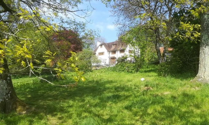 South Molton Otro | Large house sleeps 18 with hot tub and outdoor pizza bbq kitchen Easy to find