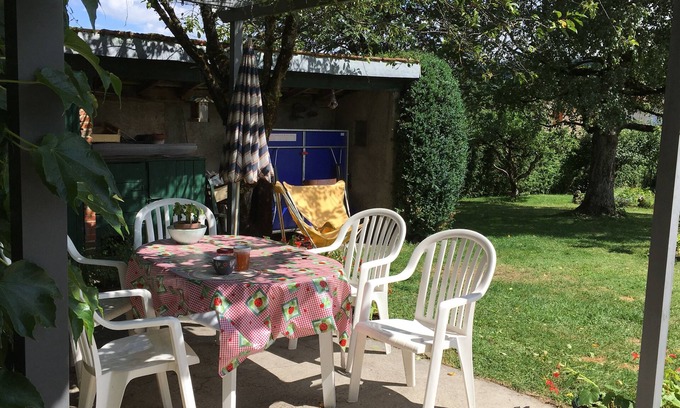 Charchilla Casa | Gran casa, terraza y jardín cerrado, cerca del lago.